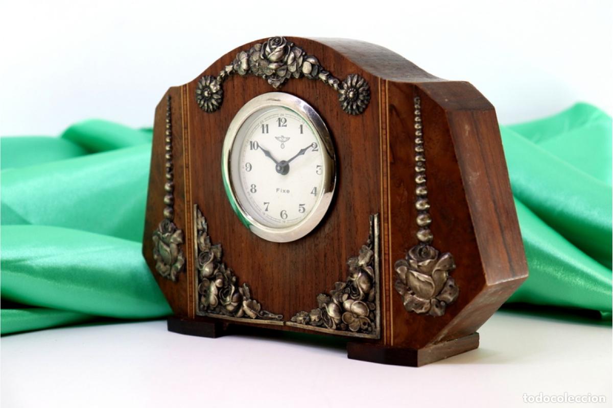 Antig&uuml;edades: Reloj de mesa, de madera y plata. - Foto 4