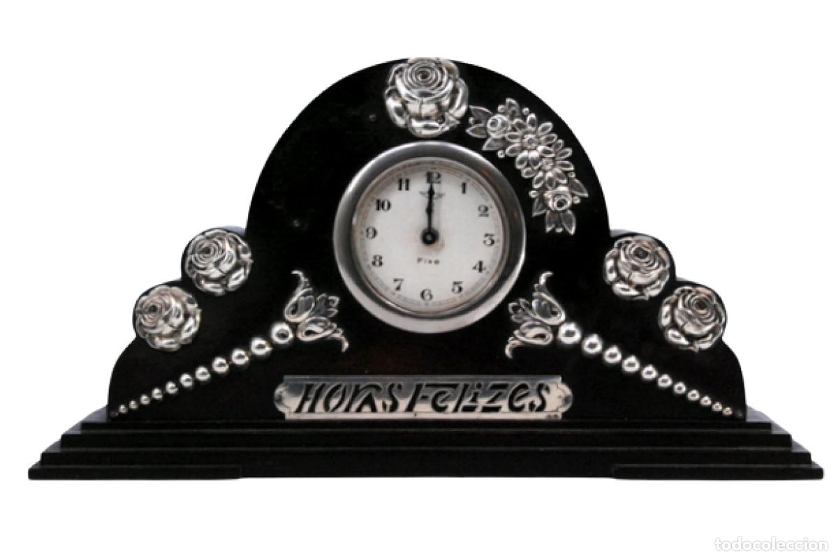 Antig&uuml;edades: Reloj de mesa, de madera y plata. - Foto 1