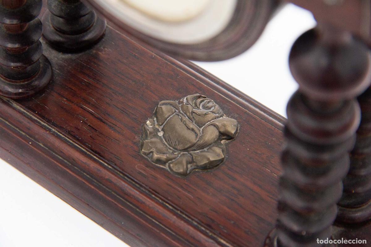 Antig&uuml;edades: Reloj de madera y plata - Foto 3