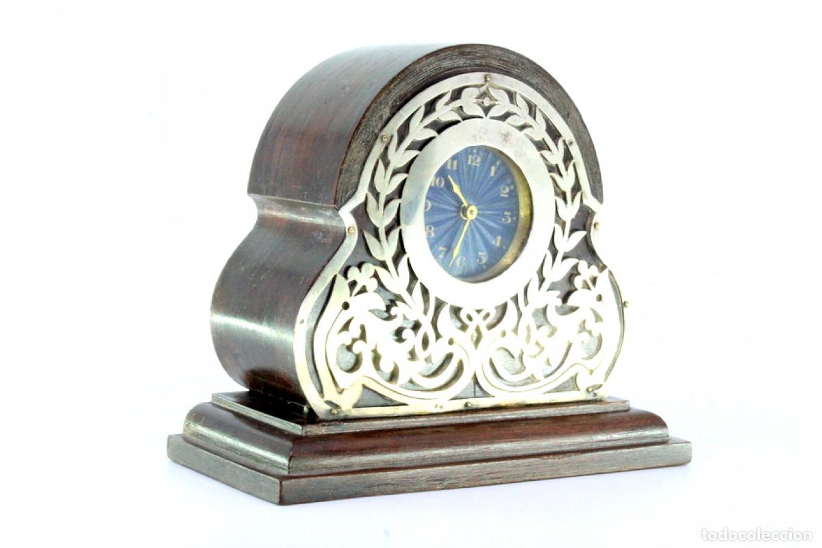 Antig&uuml;edades: Reloj de madera y plata - Foto 2