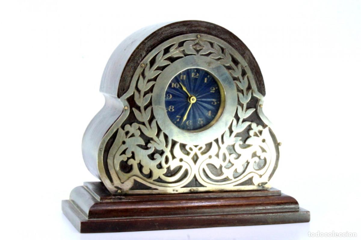 Antig&uuml;edades: Reloj de madera y plata - Foto 3