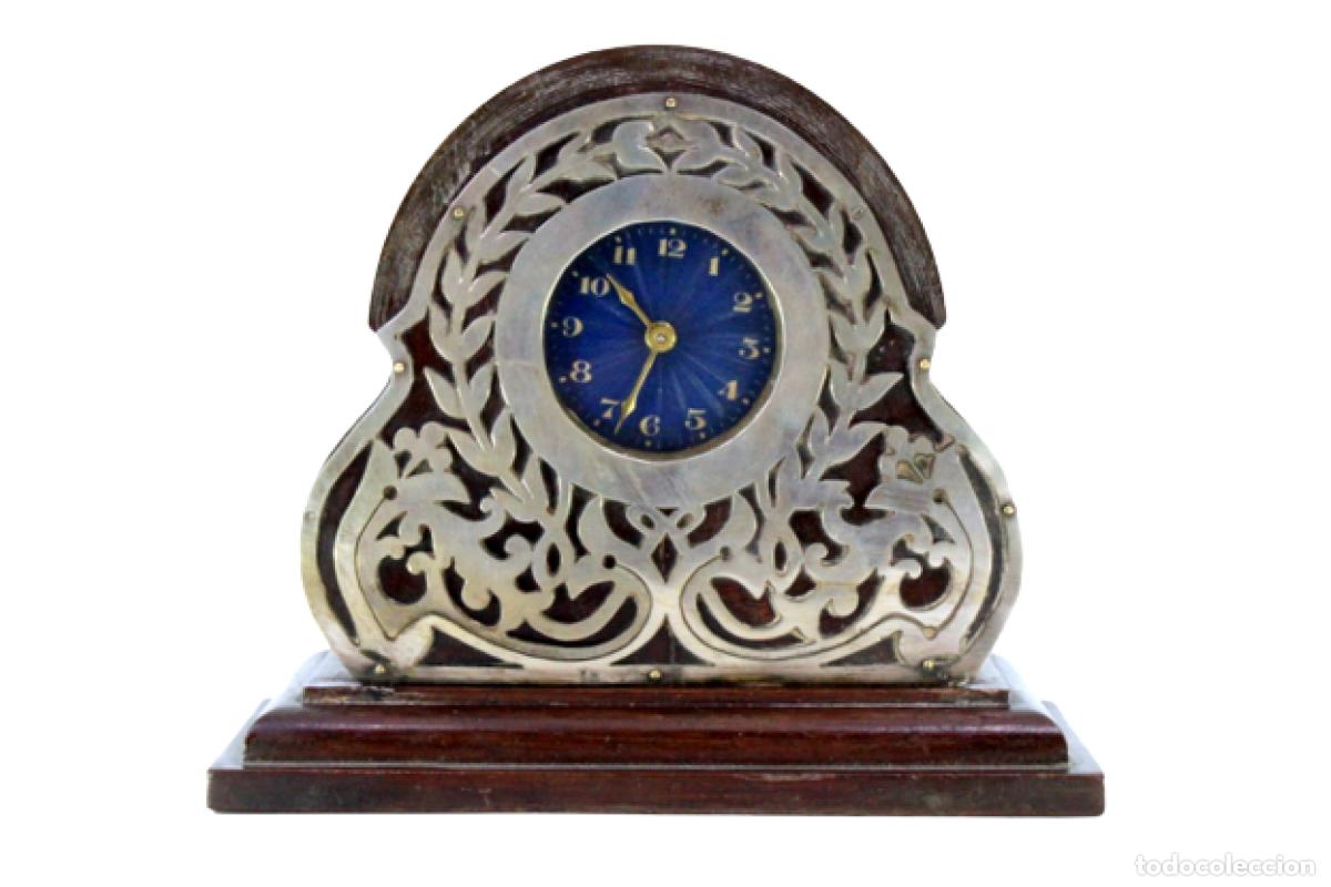 Antig&uuml;edades: Reloj de madera y plata - Foto 1