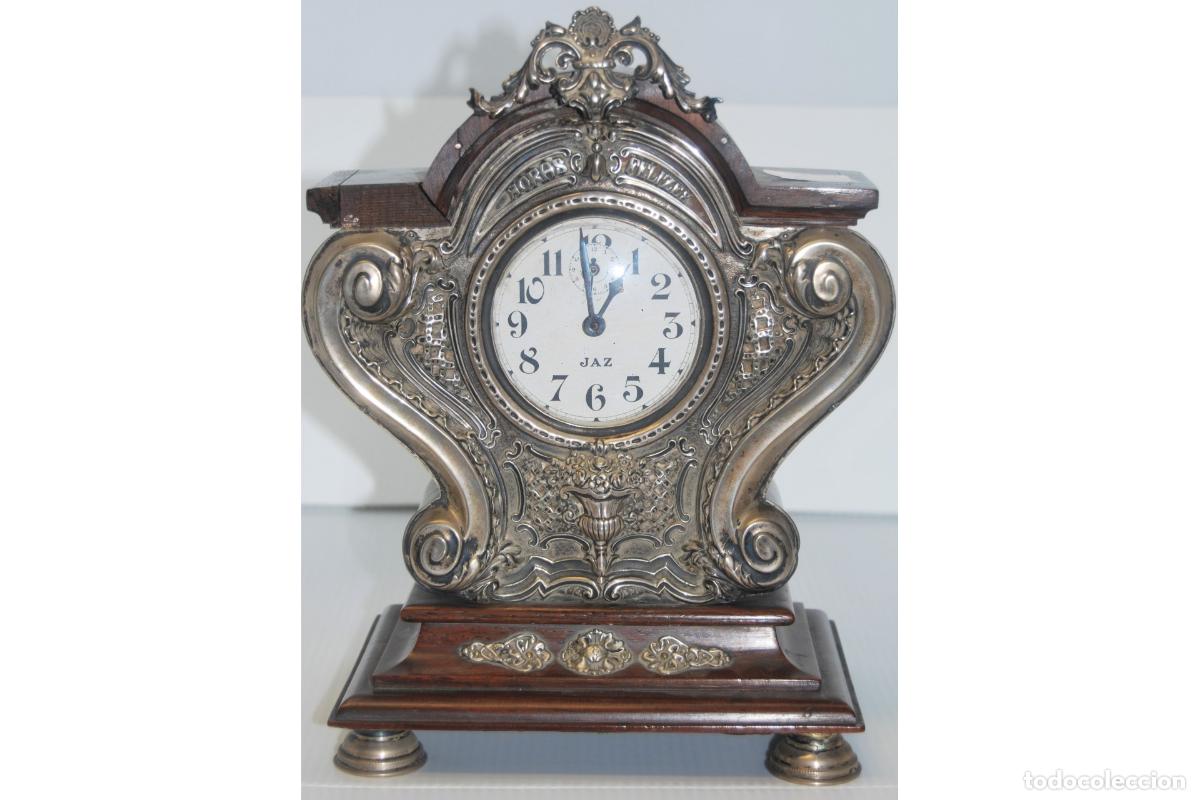 Antig&uuml;edades: Reloj despertador, de madera y plata. - Foto 7