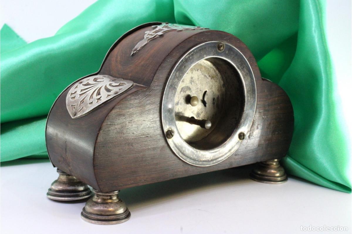 Antig&uuml;edades: Reloj de mesa, de madera y plata. - Foto 3