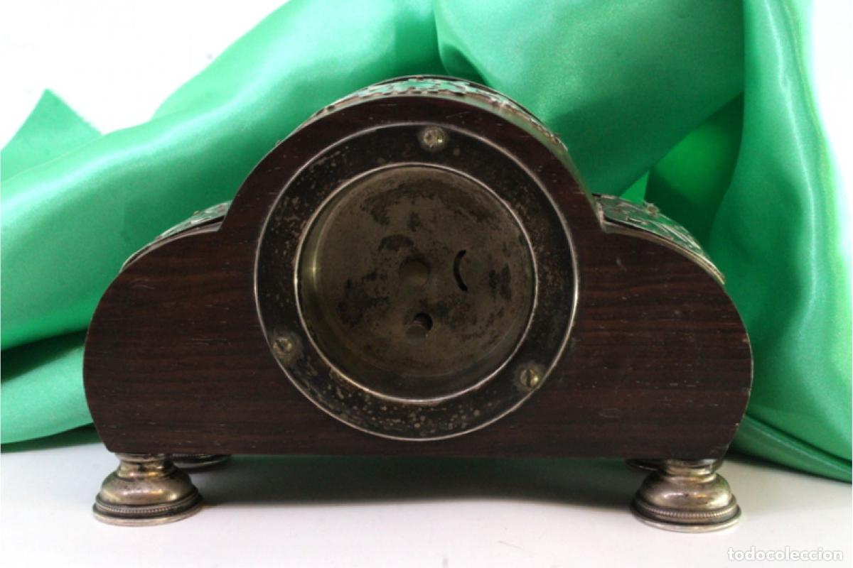 Antig&uuml;edades: Reloj de mesa, de madera y plata. - Foto 4