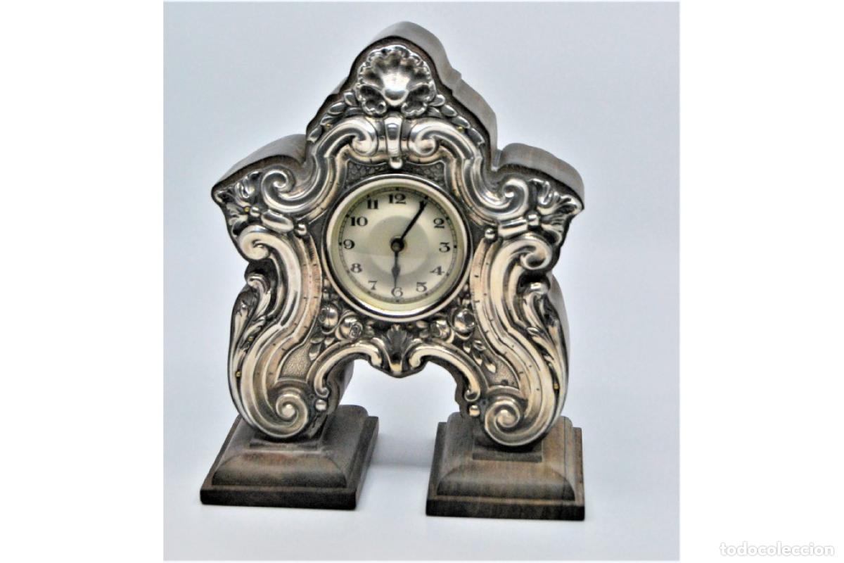 Antig&uuml;edades: Reloj de mesa, de madera y plata. - Foto 6