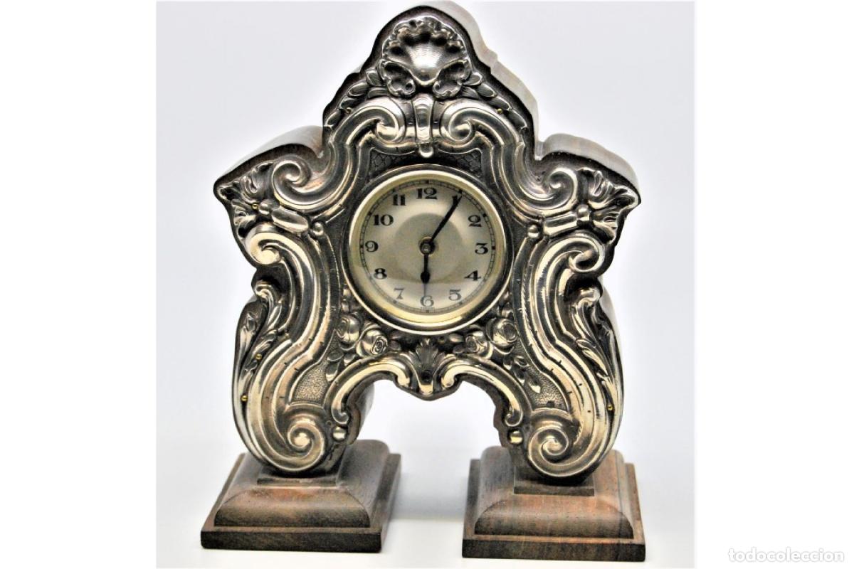 Antig&uuml;edades: Reloj de mesa, de madera y plata. - Foto 8