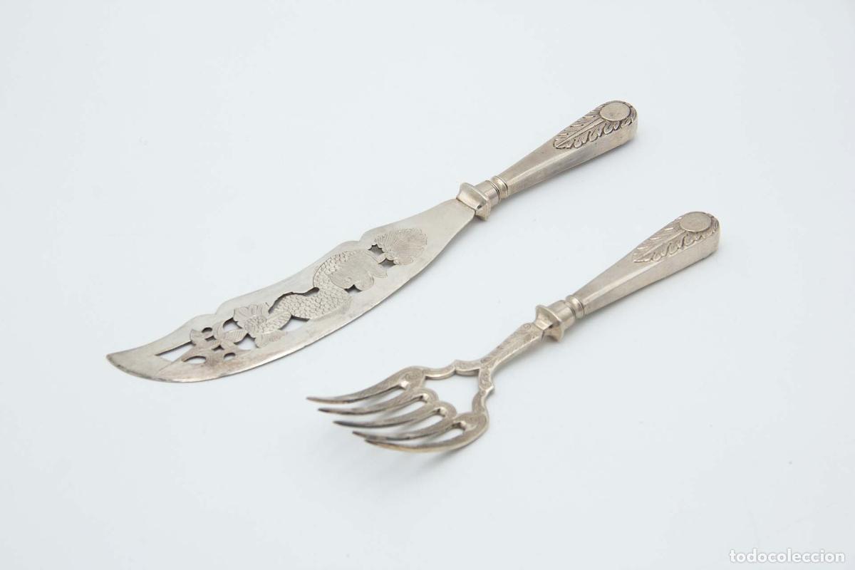 Antig&uuml;edades: Cuchillo y tenedor para pescado, de plata. - Foto 1