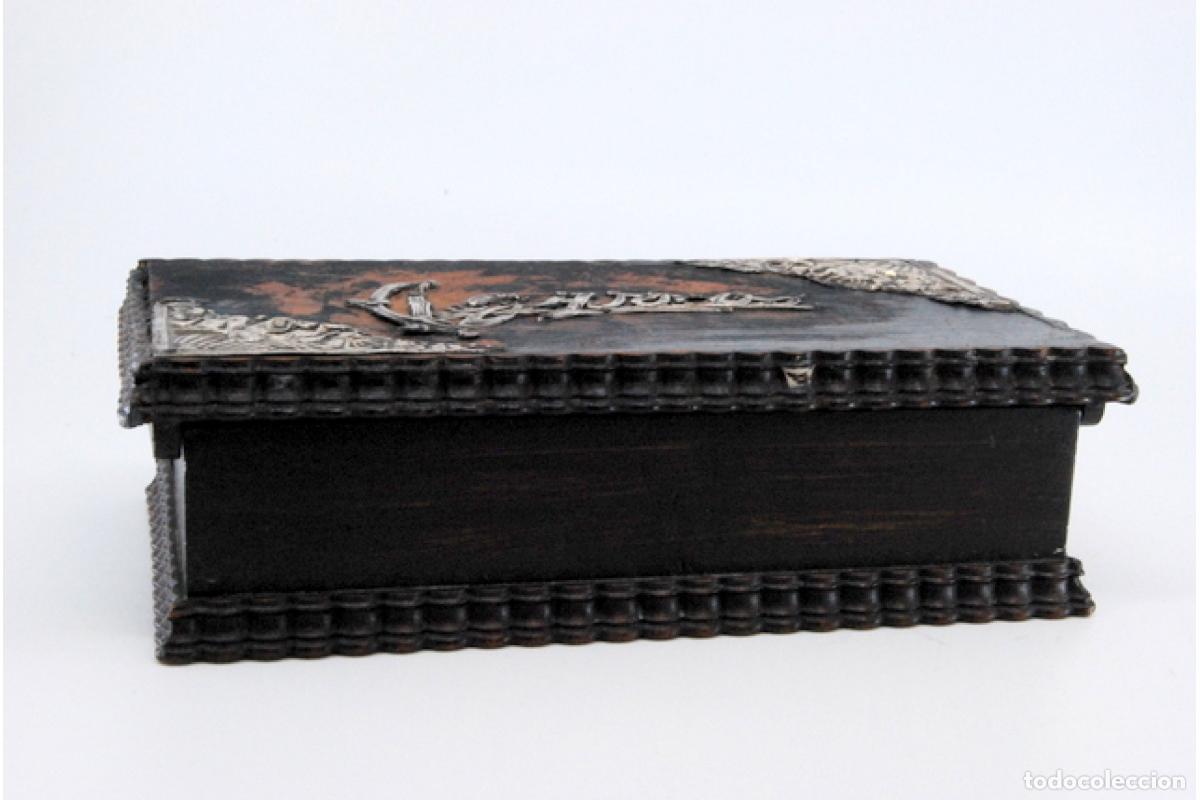 Antig&uuml;edades: Caja de tabaco, hecha de madera y plata. - Foto 9