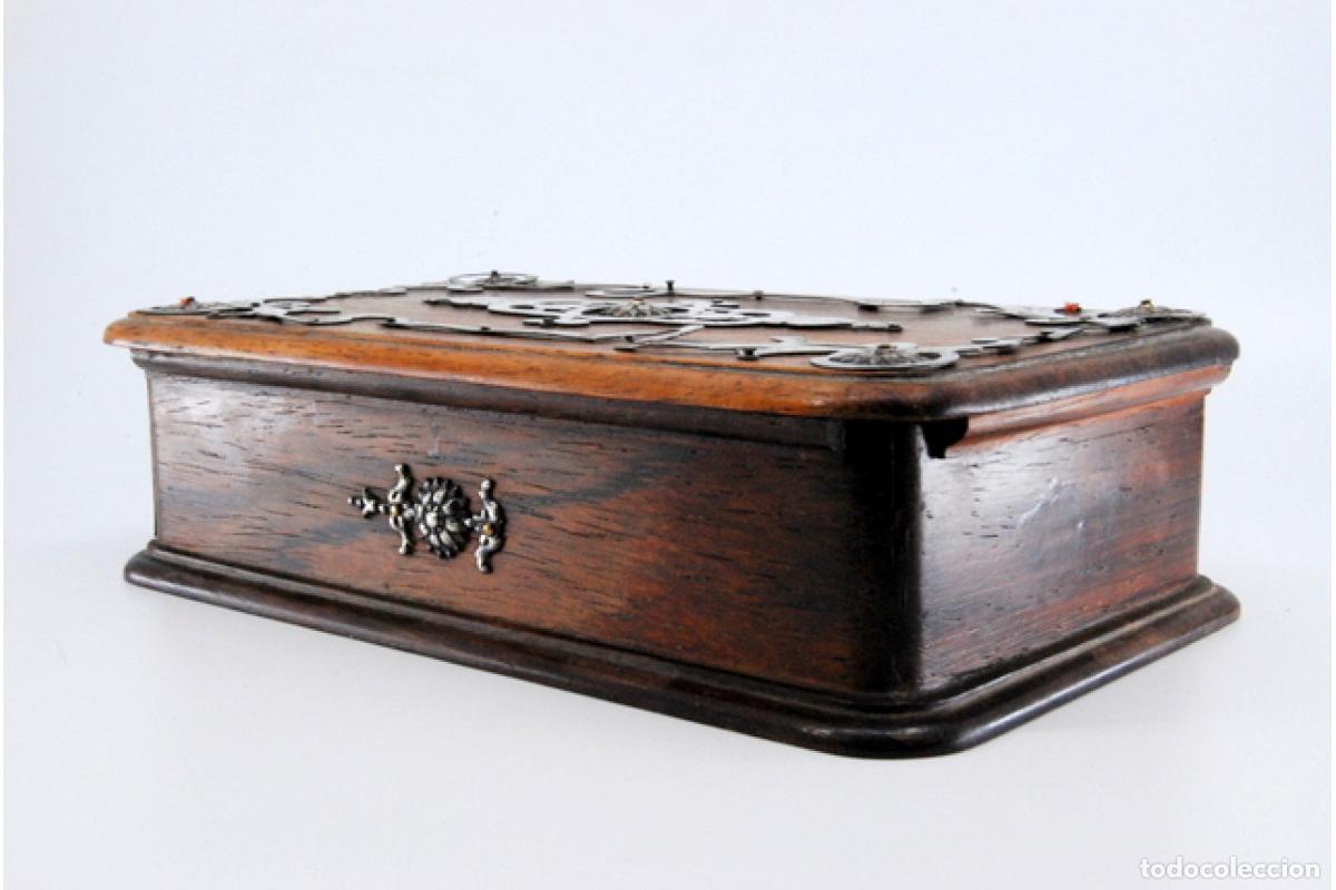 Antig&uuml;edades: Caja de tabaco, hecha de madera y plata. - Foto 2