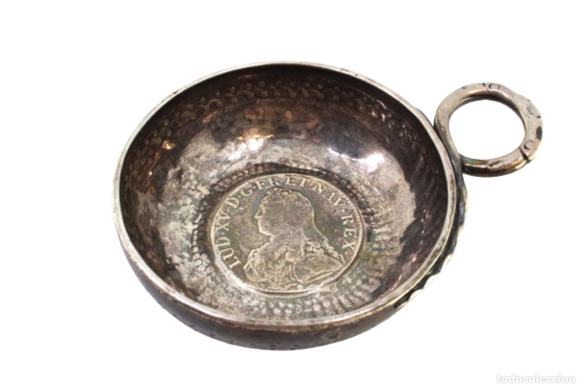 Antig&uuml;edades: copa de plata - Foto 1