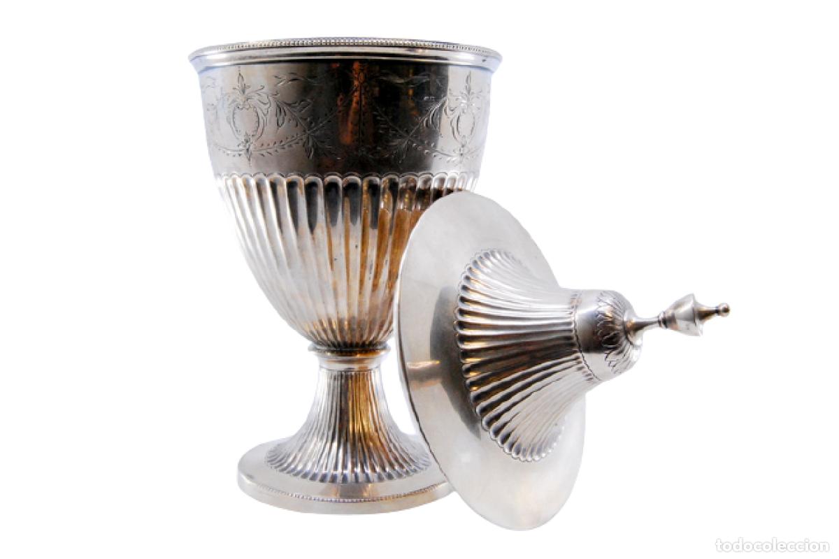 Antig&uuml;edades: bombonera de plata - Foto 1