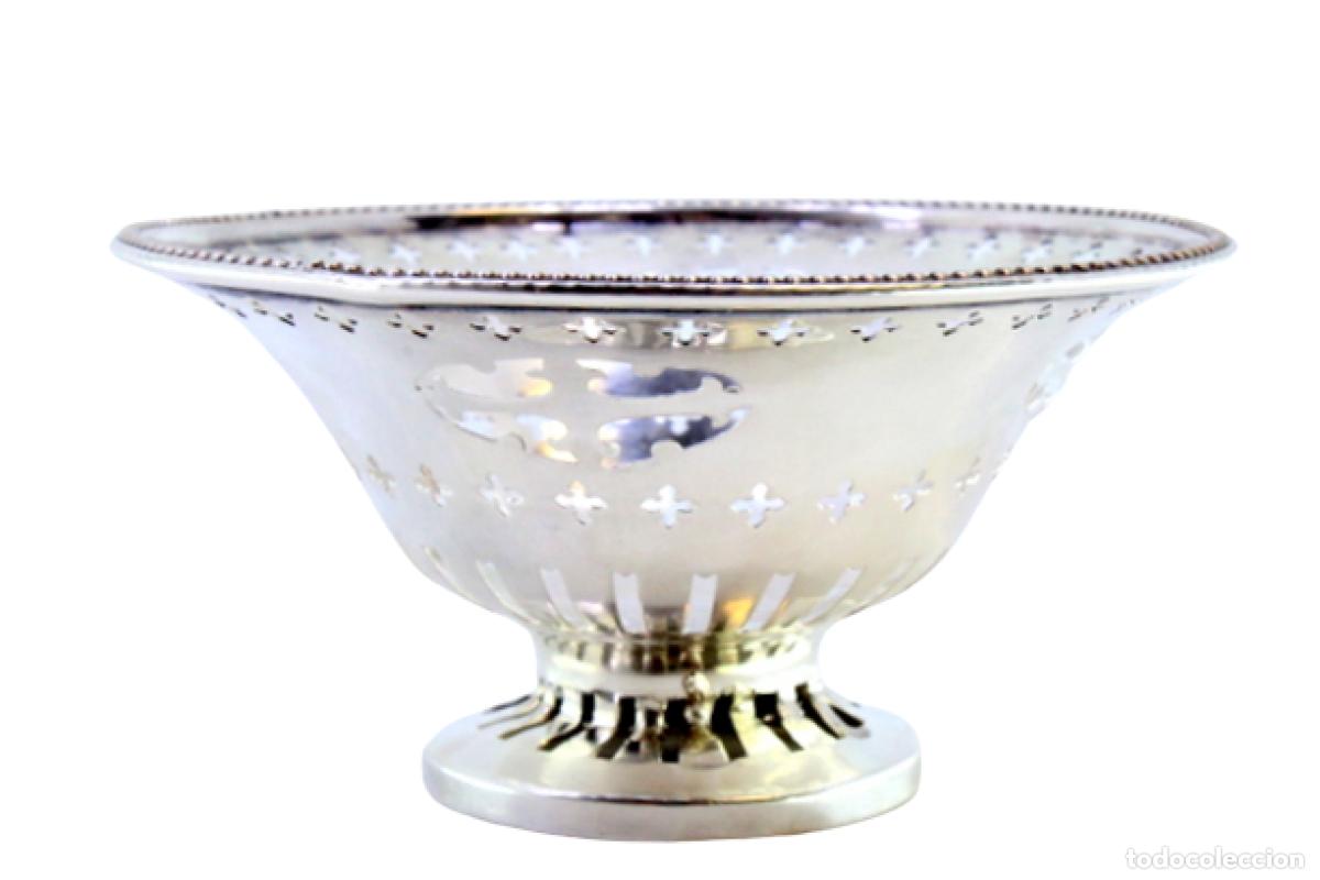 Antig&uuml;edades: copa de plata - Foto 1