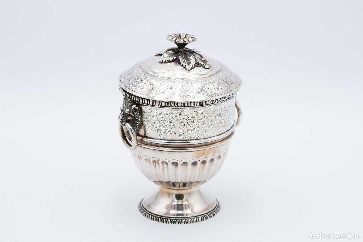 Antig&uuml;edades: urna de plata - Foto 1