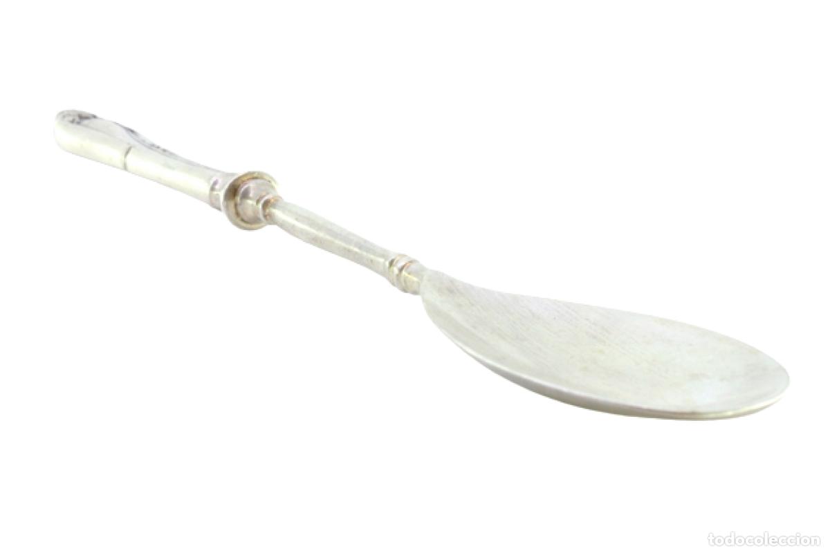 Antig&uuml;edades: cuchara de postre de plata - Foto 1
