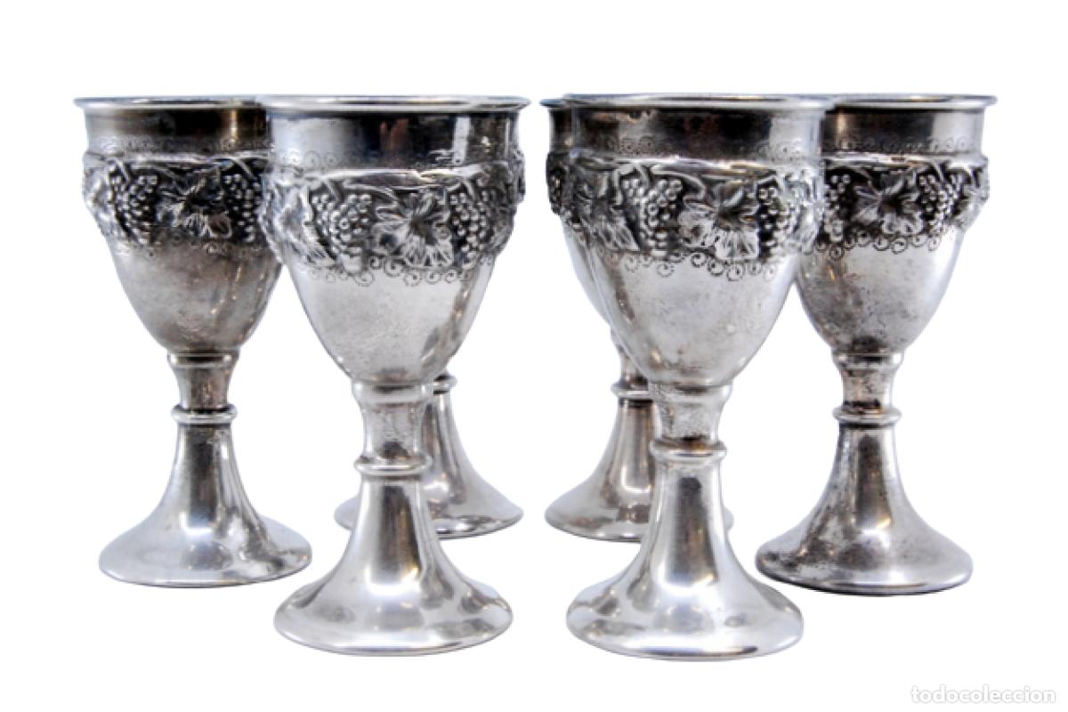 Antiques: Juego de 6 hueveras de plata - Racimos de uvas y hojas de vid