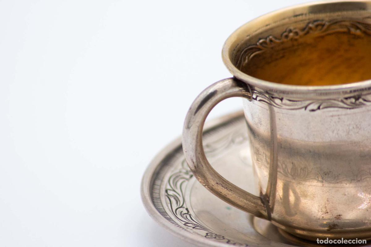 Antig&uuml;edades: Taza y platillo, de plata. - Foto 3