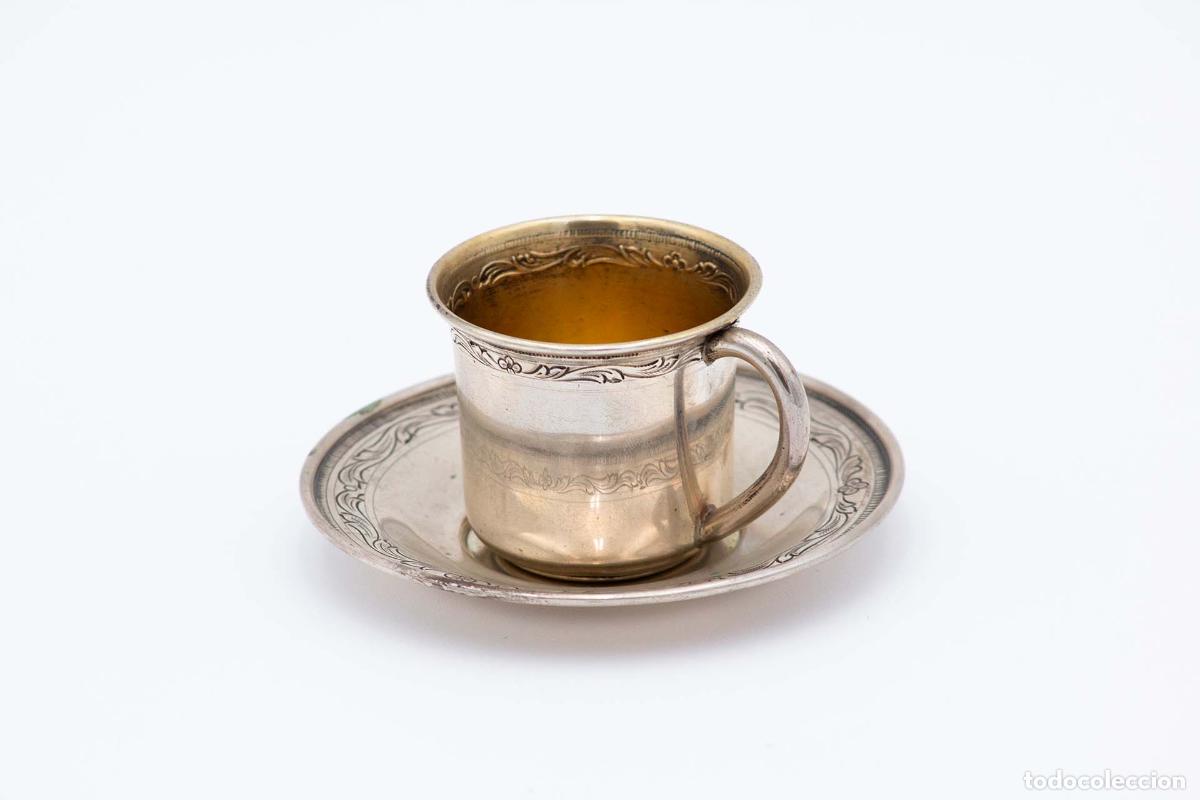 Antig&uuml;edades: Taza y platillo, de plata. - Foto 1