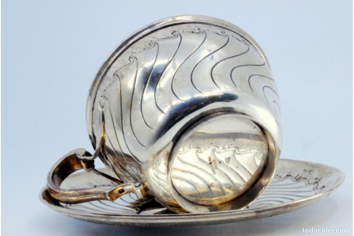 Antig&uuml;edades: Taza y platillo, de plata. - Foto 3