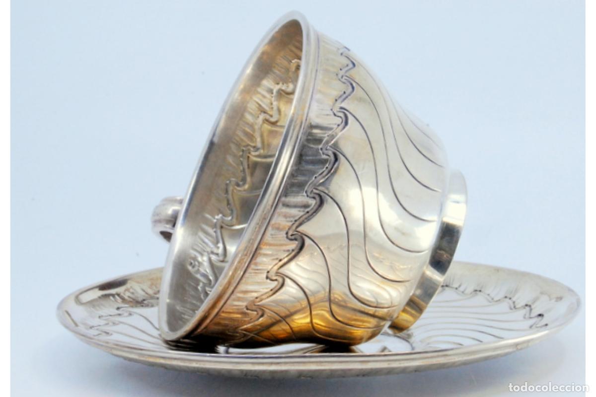 Antig&uuml;edades: Taza y platillo, de plata. - Foto 5