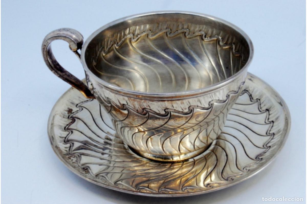 Antig&uuml;edades: Taza y platillo, de plata. - Foto 6