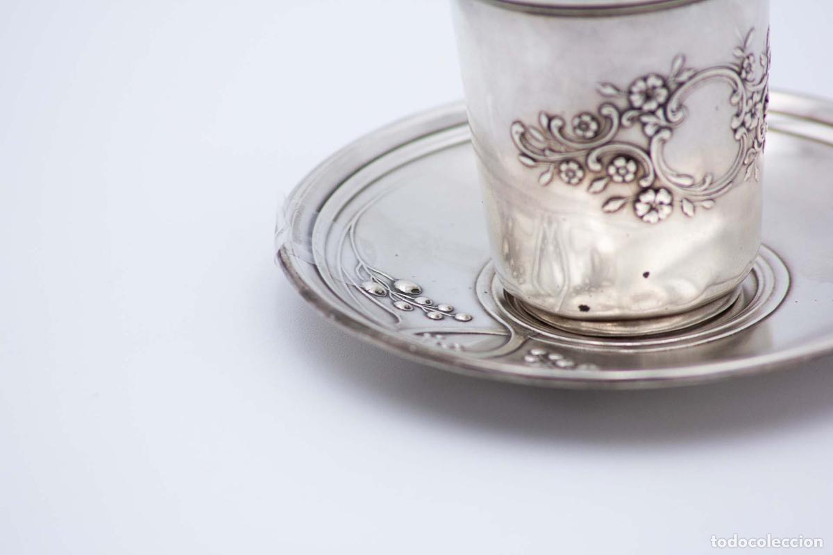 Antig&uuml;edades: Taza y platillo de t&eacute;, de plata. - Foto 3
