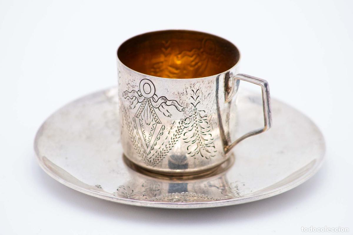 Antig&uuml;edades: Taza y platillo, de plata. - Foto 3