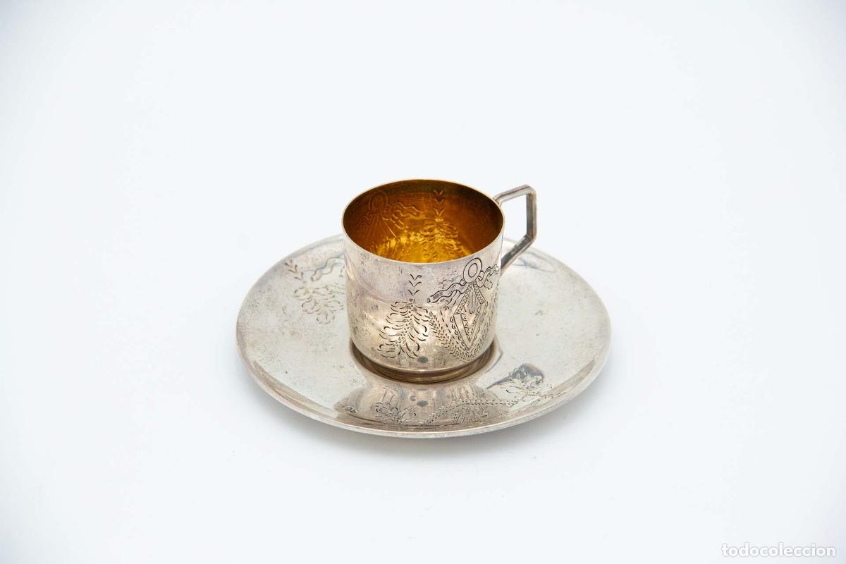 Antig&uuml;edades: Taza y platillo, de plata. - Foto 1
