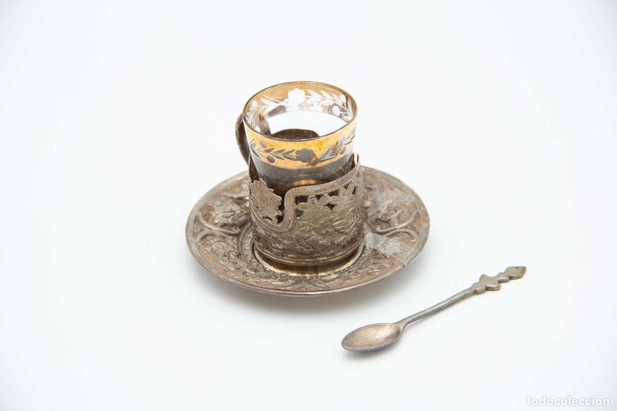 Antig&uuml;edades: Taza, platillo y vaso, de plata. - Foto 2