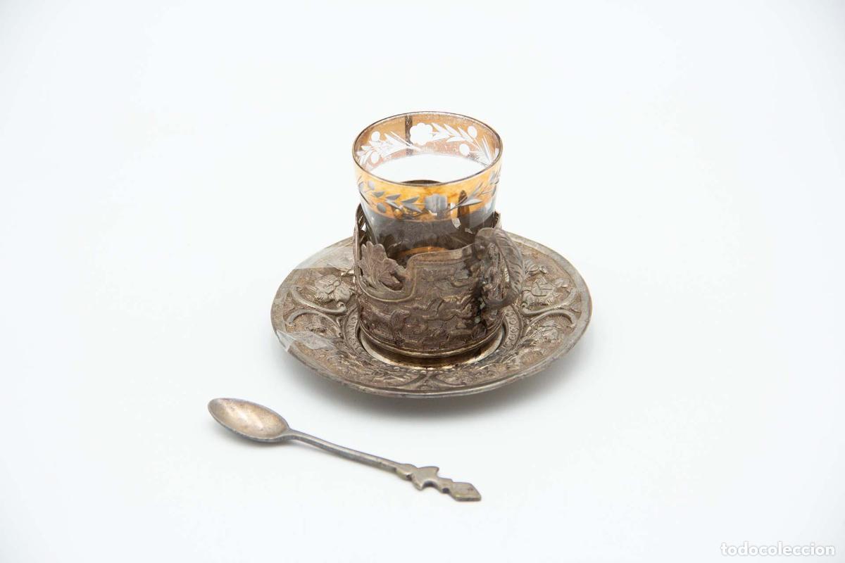 Antig&uuml;edades: Taza, platillo y vaso, de plata. - Foto 3