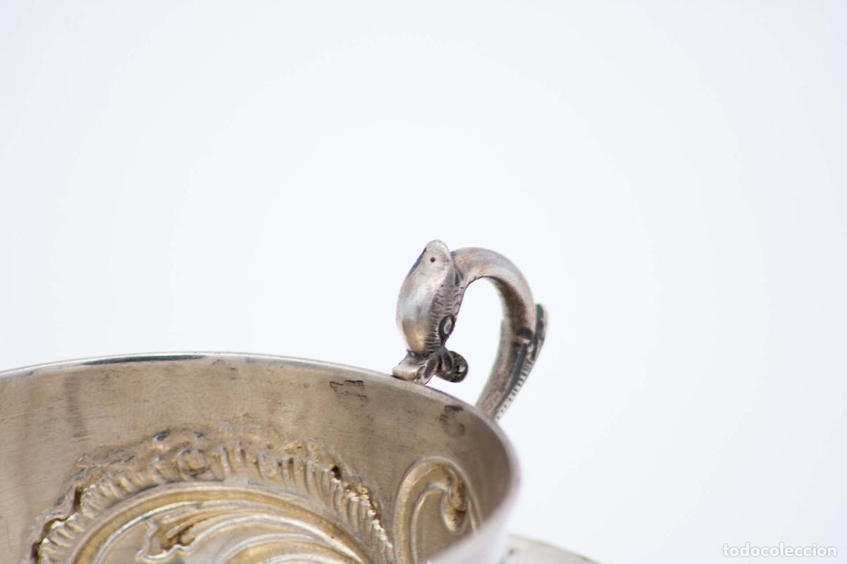 Antig&uuml;edades: Taza y platillo, de plata. - Foto 3
