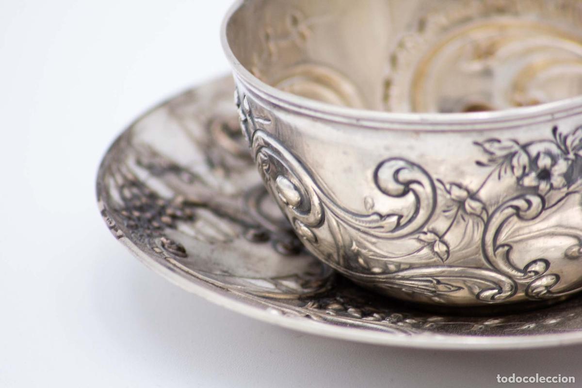 Antig&uuml;edades: Taza y platillo, de plata. - Foto 4
