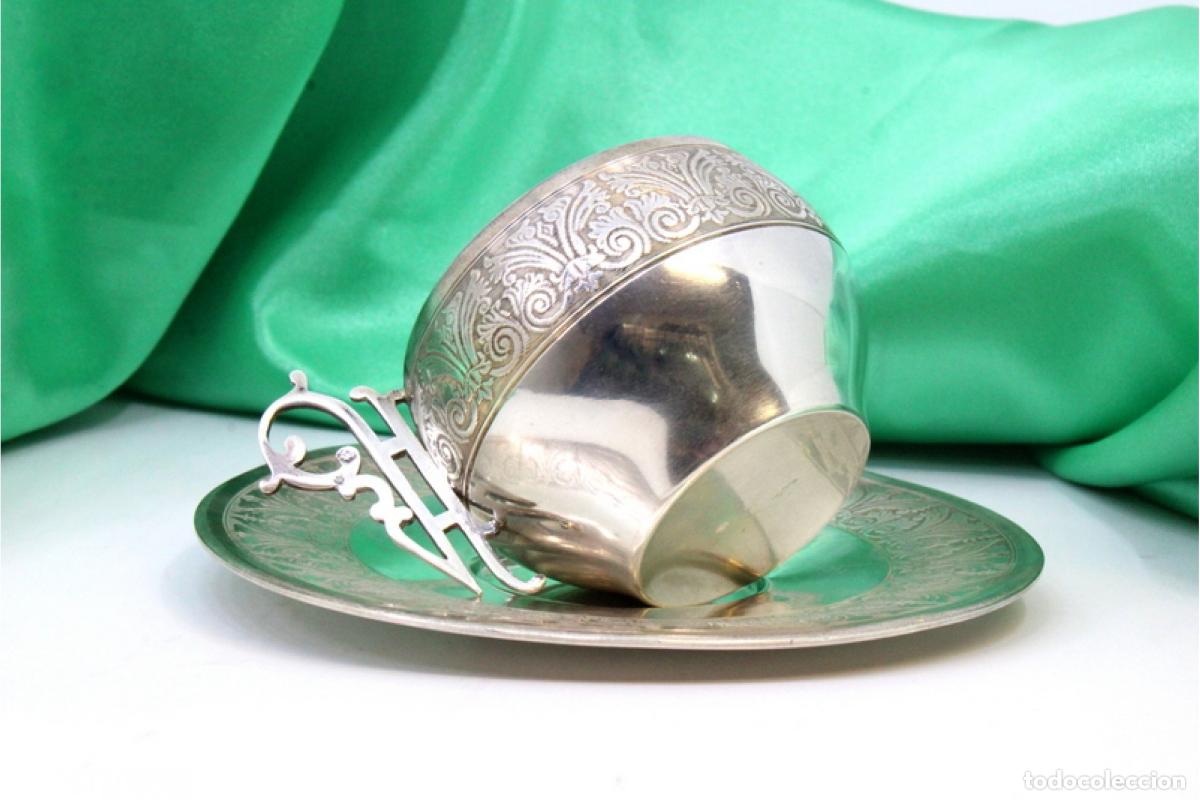 Antig&uuml;edades: Taza y platillo, de plata. - Foto 4