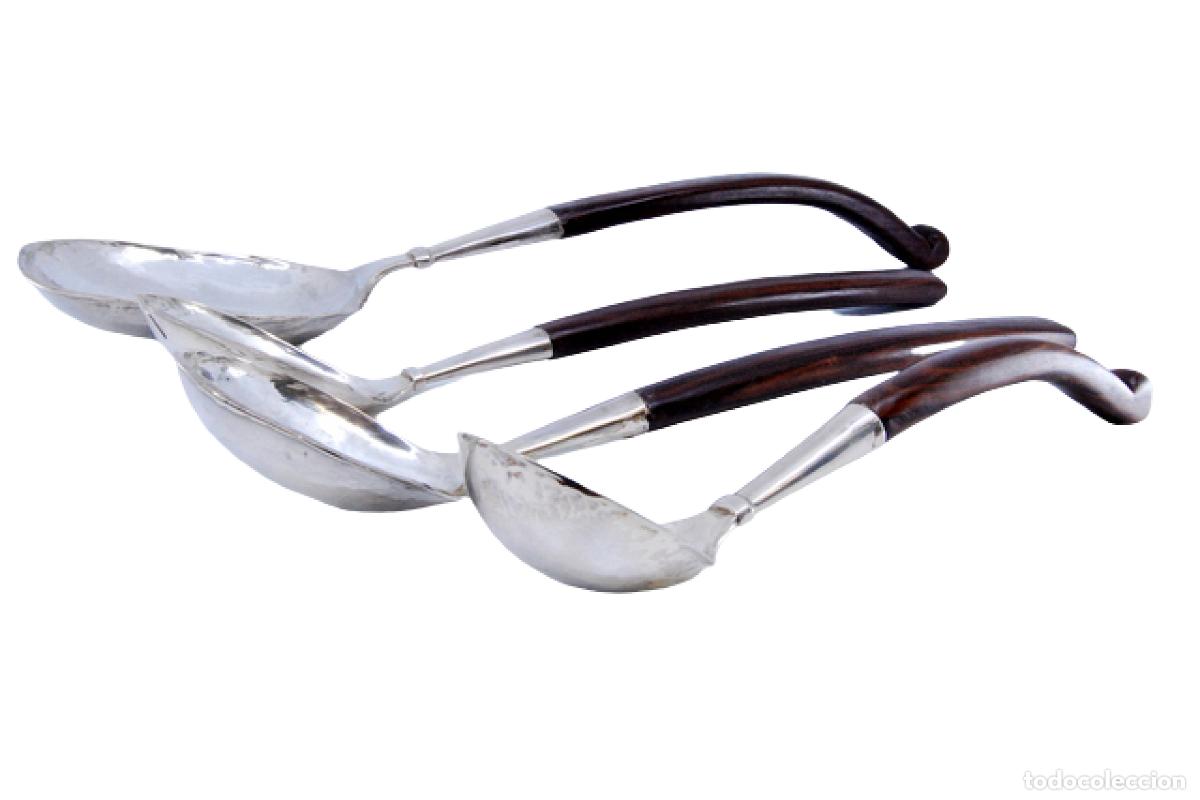 Antig&uuml;edades: Juego de 4 cucharas de postre de plata - Foto 1
