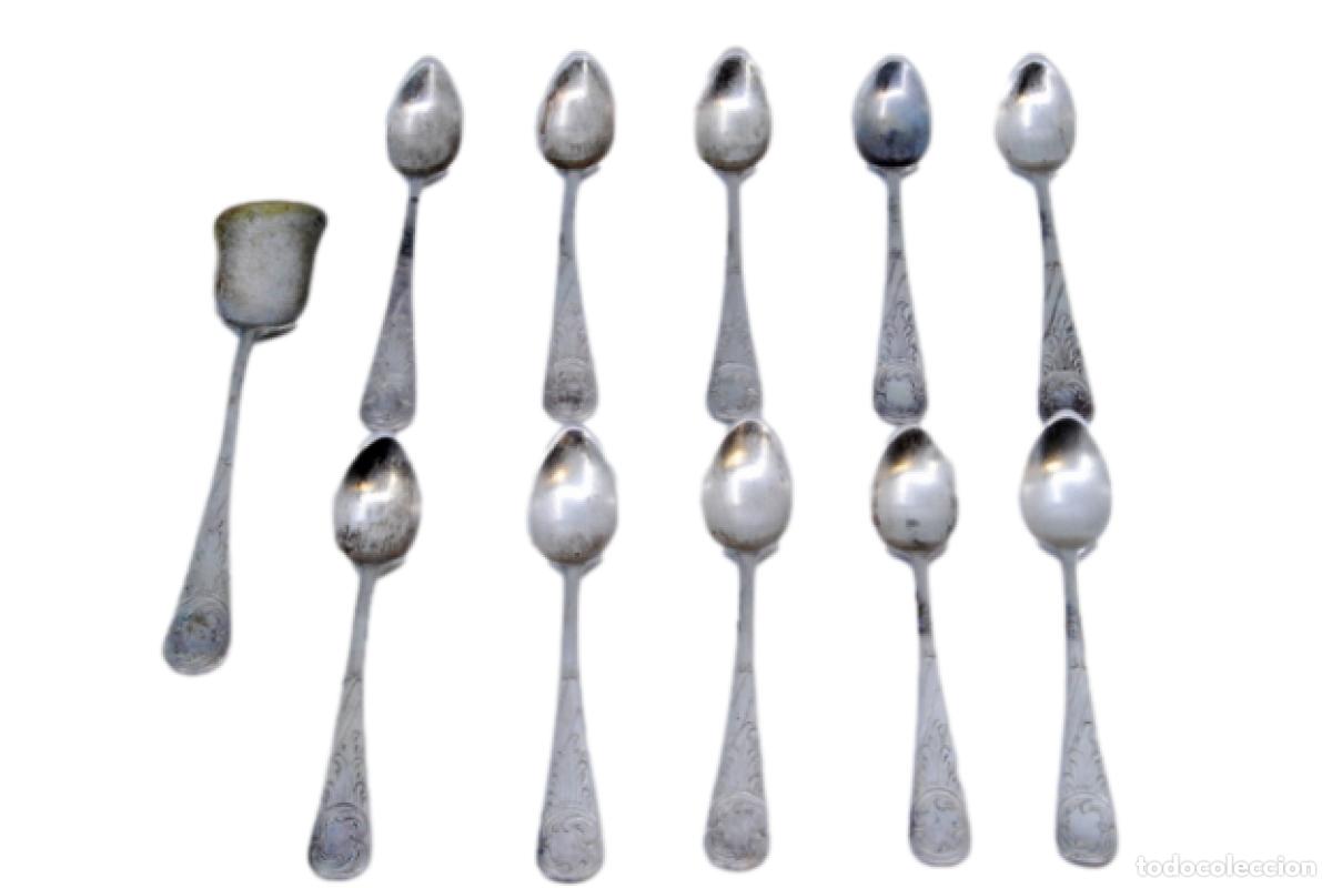 Oggetti Antichi: Juego de 10 cucharillas de caf&eacute; y cuchara para az&uacute;car, en color plata.