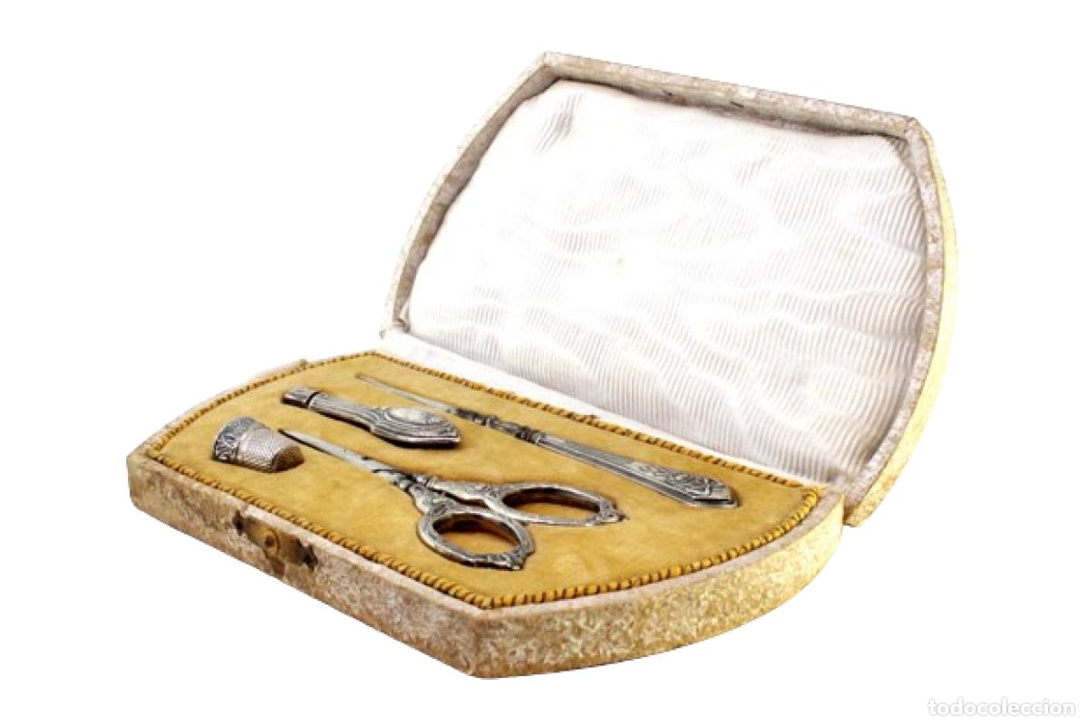 Oggetti Antichi: Juego de costura, en plata, con estuche original.