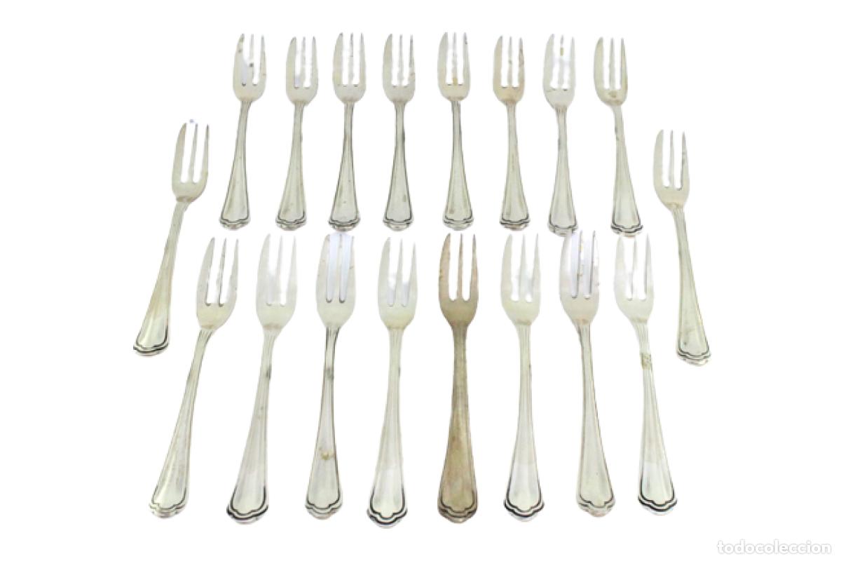Oggetti Antichi: Juego de 18 tenedores para pastel, de plata.