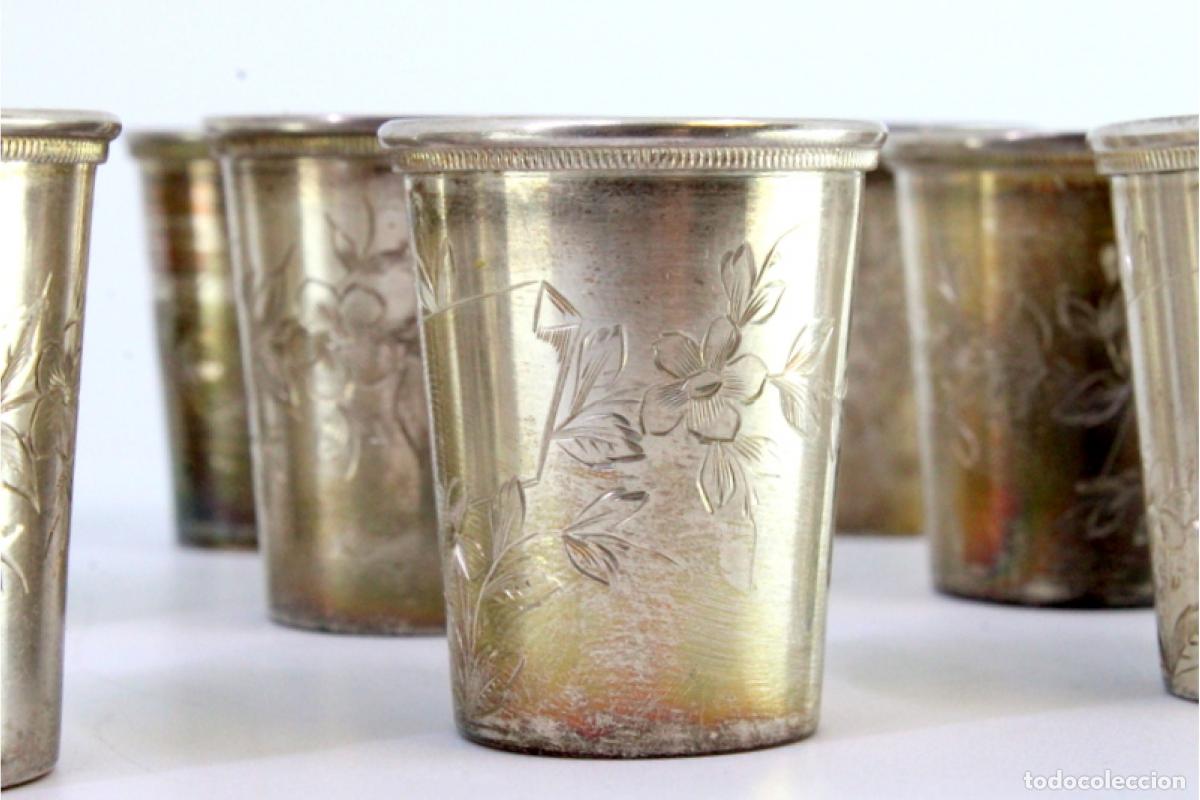 Antig&uuml;edades: Juego de 12 vasos de vodka, de plata. - Foto 4
