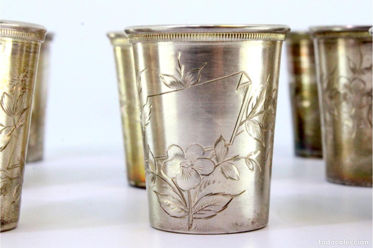 Antig&uuml;edades: Juego de 12 vasos de vodka, de plata. - Foto 5