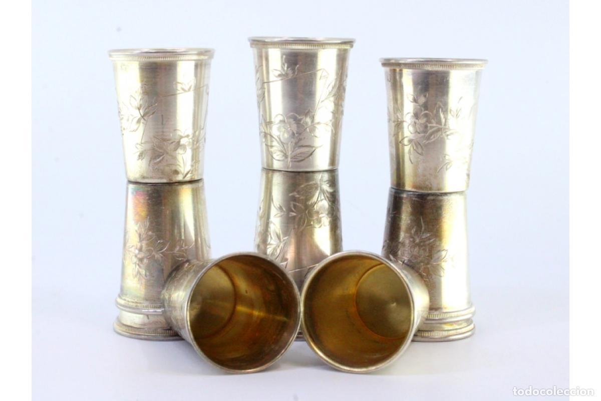 Antig&uuml;edades: Juego de 12 vasos de vodka, de plata. - Foto 6