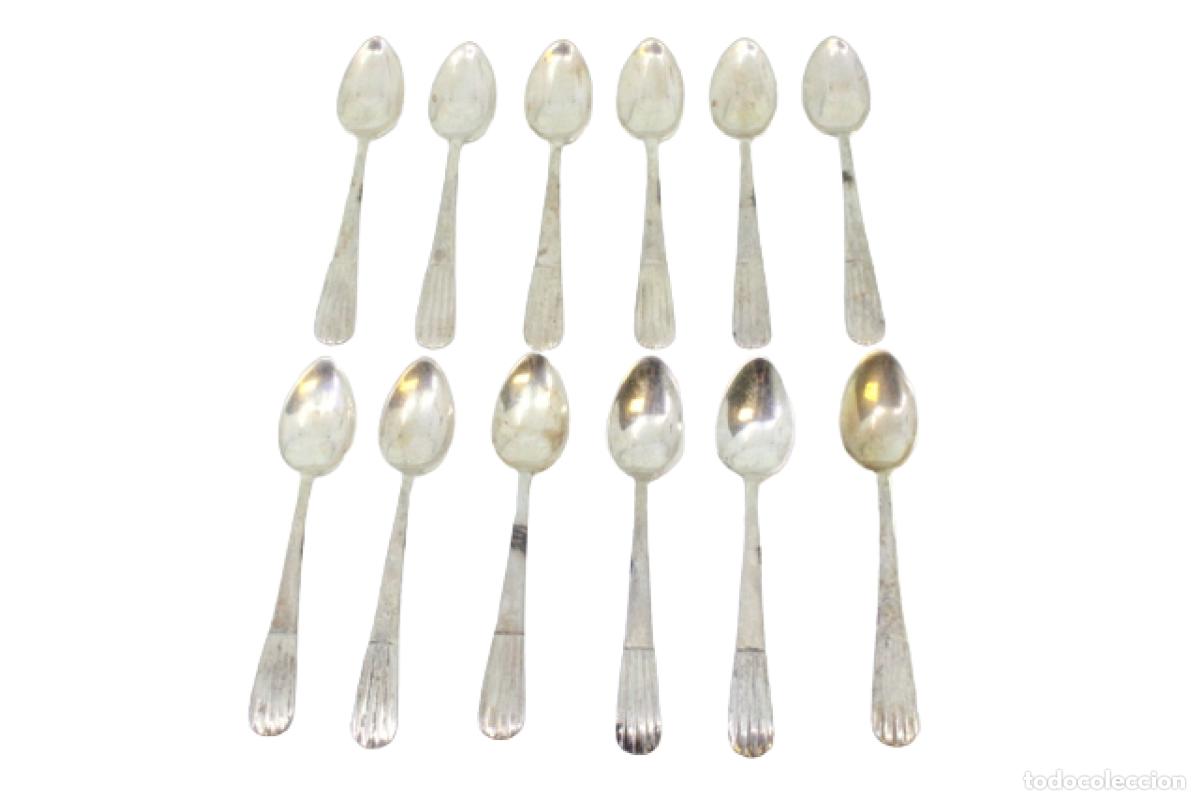 Antig&uuml;edades: Juego de 12 cucharillas de plata - Foto 1