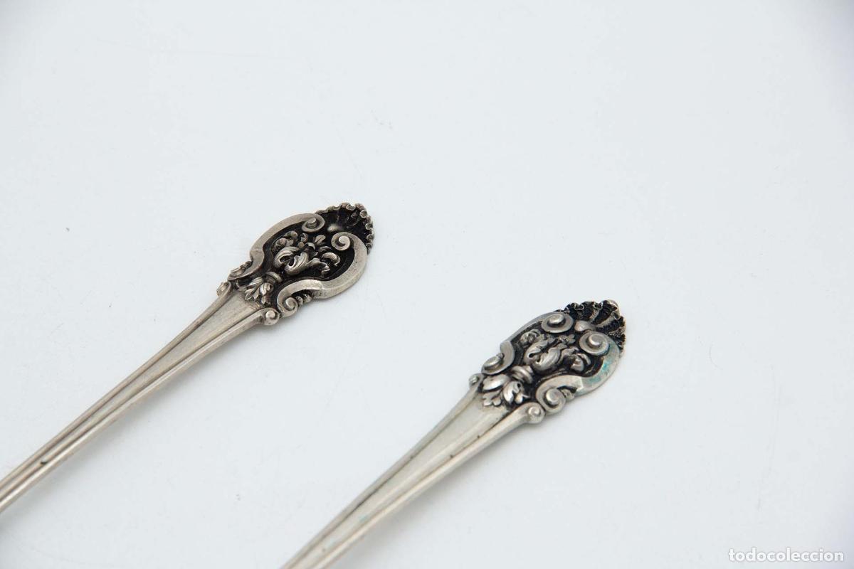 Antig&uuml;edades: Juego de 2 cucharas de plata ba&ntilde;ada en oro. - Foto 2
