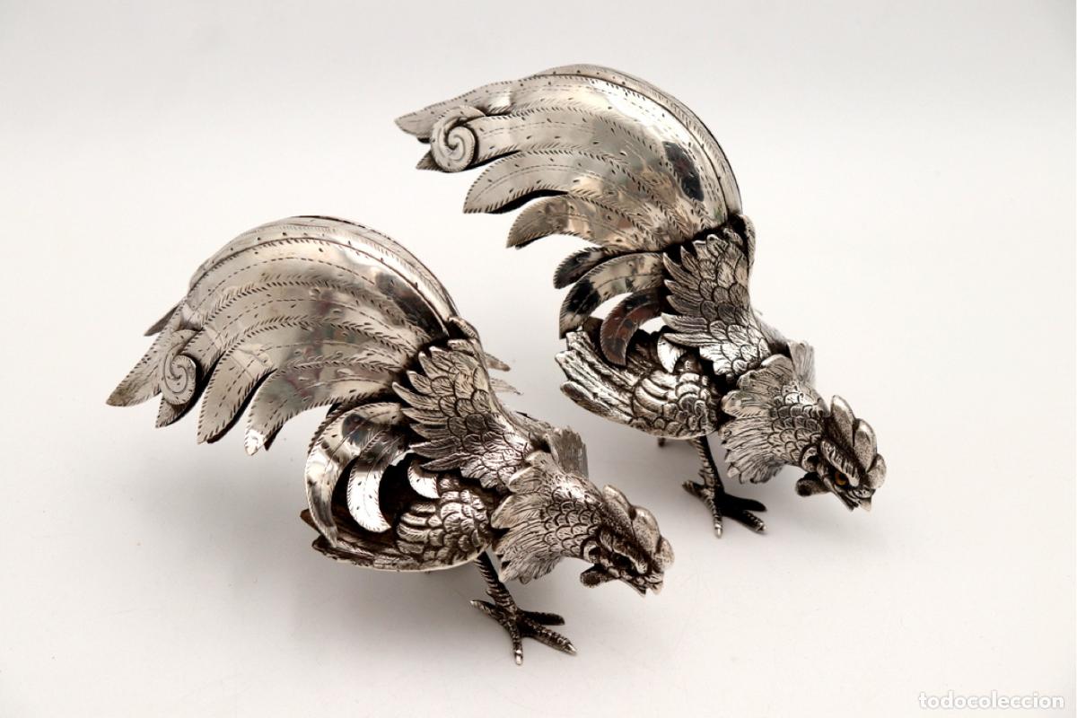 Antig&uuml;edades: Conjunto de gallos de pelea, en plata. - Foto 3
