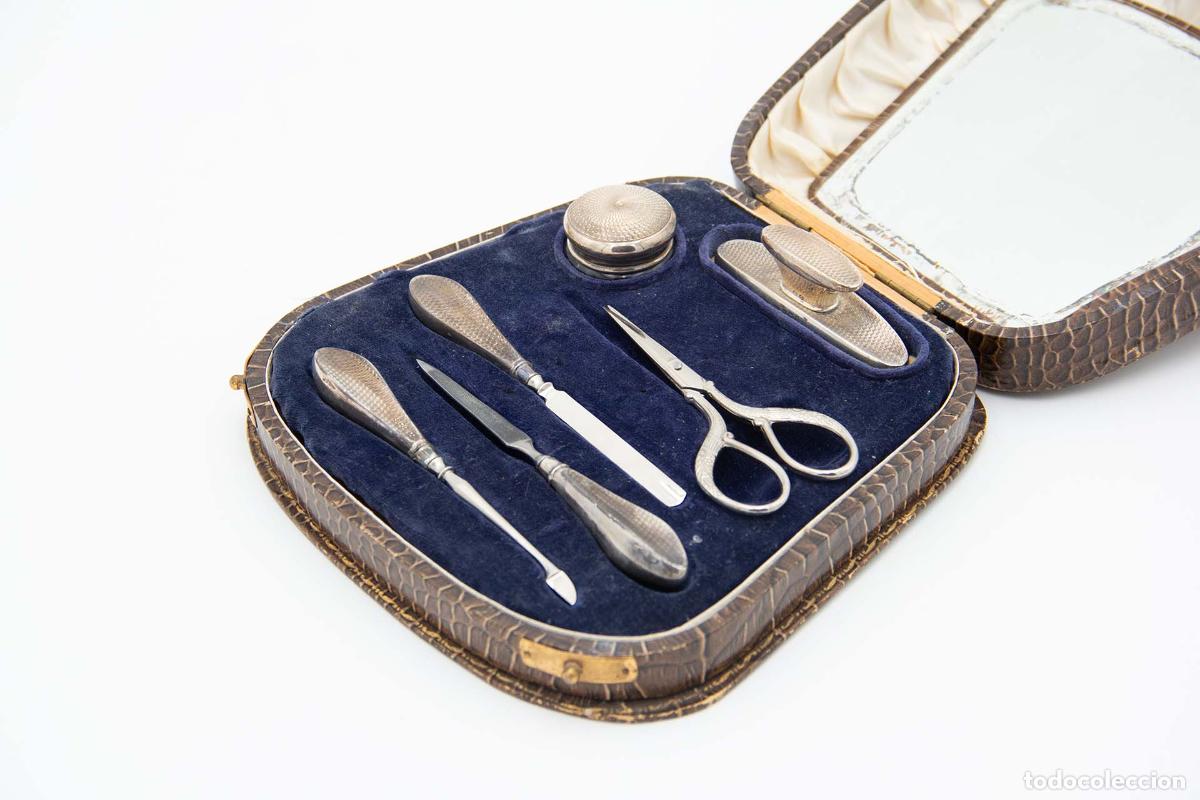 Antig&uuml;edades: Set de manicura de plata con estuche original. - Foto 2