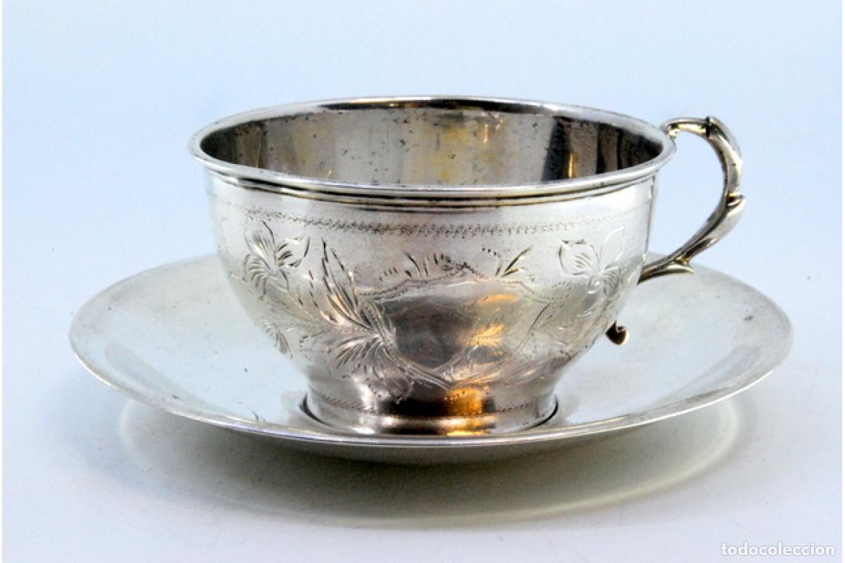 Antig&uuml;edades: Taza y platillo de plata. - Foto 2