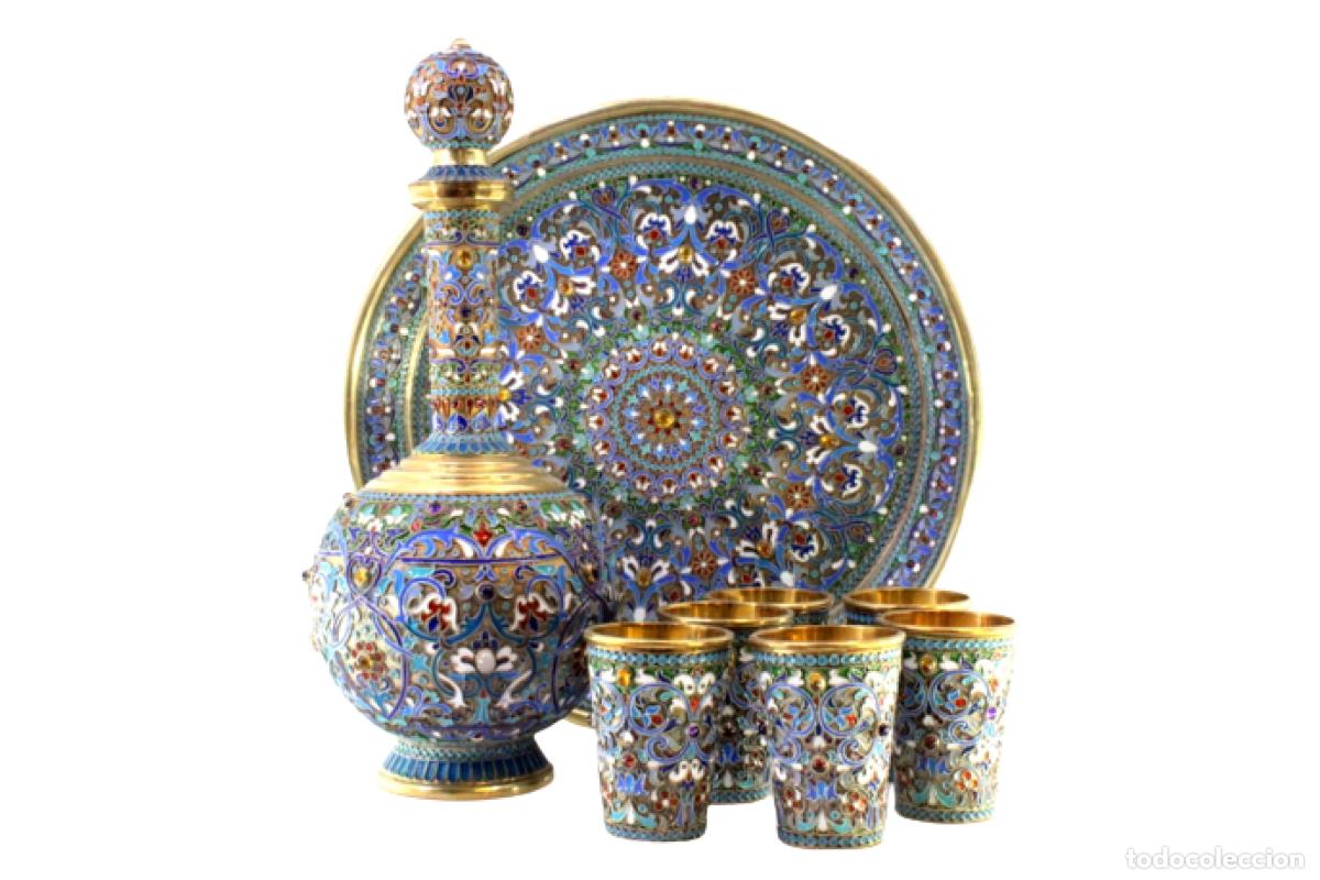 Oggetti Antichi: Juego de licores, con bandeja, jarra y 6 vasos, en plata cloisonn&eacute; rusa.