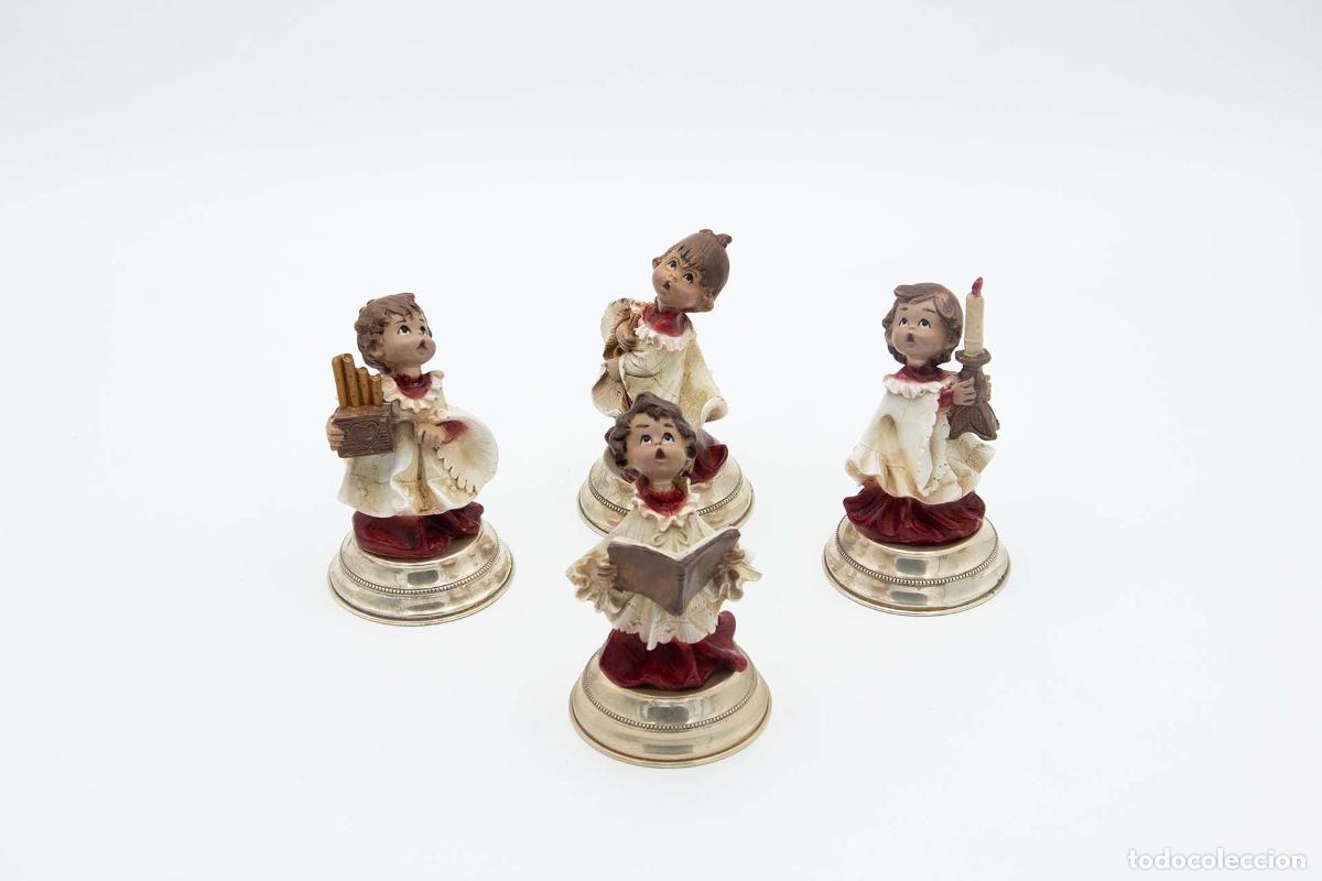 Antiques: Juego de 4 figuritas de ni&ntilde;os de coro, en plata.