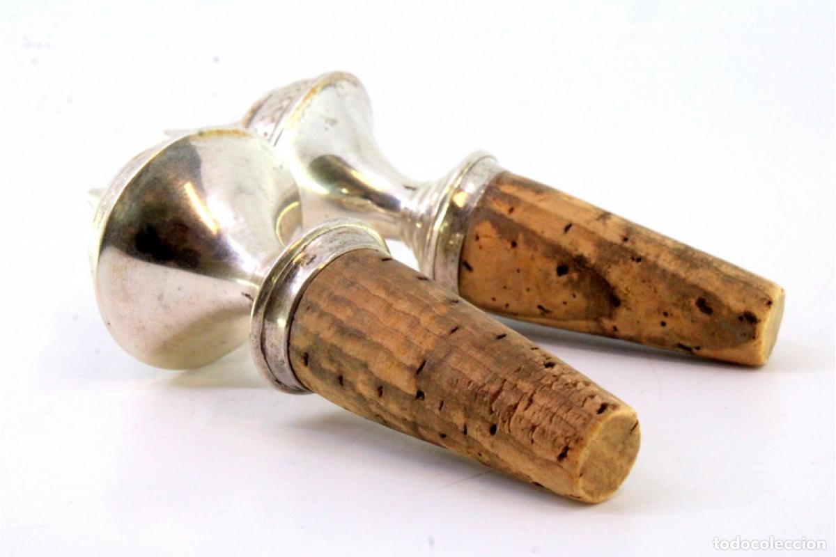 Antig&uuml;edades: Par de tapones para botellas, de plata. - Foto 2