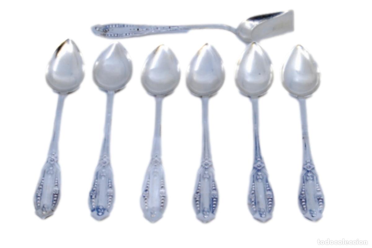 Antiquit&eacute;s: Juego de 6 cucharillas de caf&eacute; y cuchara para az&uacute;car, en color plata.