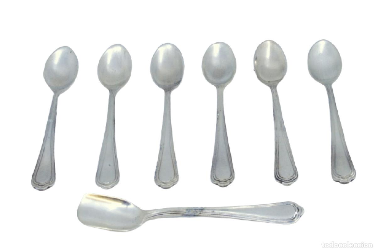 Antiquit&auml;ten: Juego de 6 cucharillas de caf&eacute; y cuchara para az&uacute;car, en color plata.